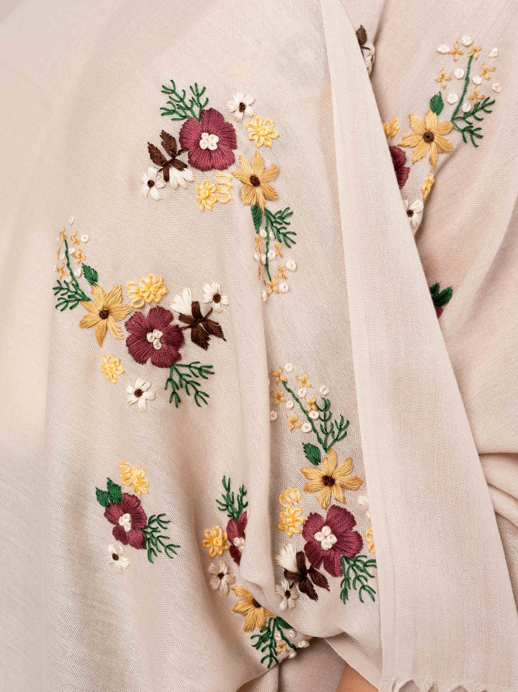 Écharpe Lana beige brodée main Niléa