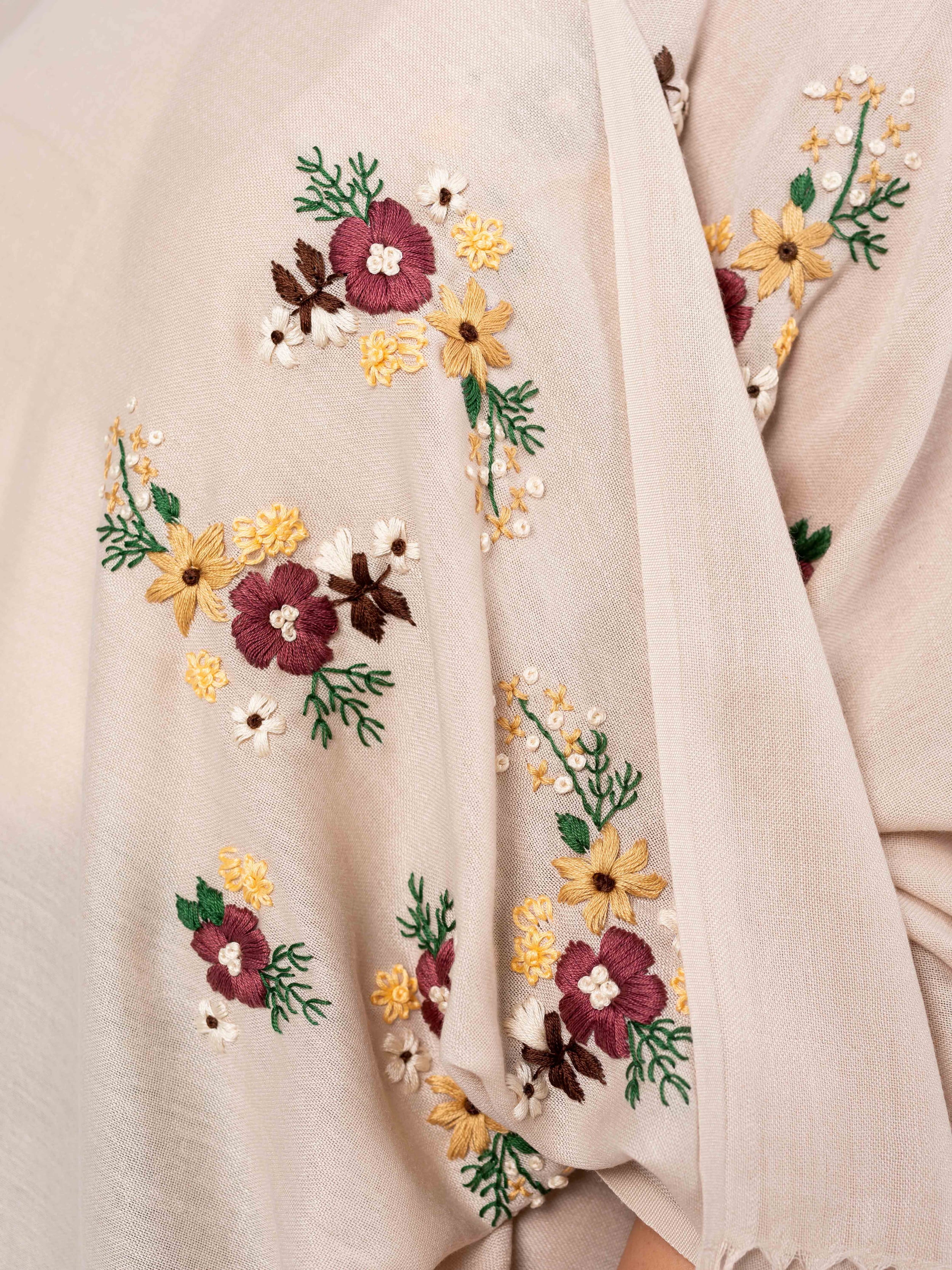 Écharpe Lana beige brodée main Niléa