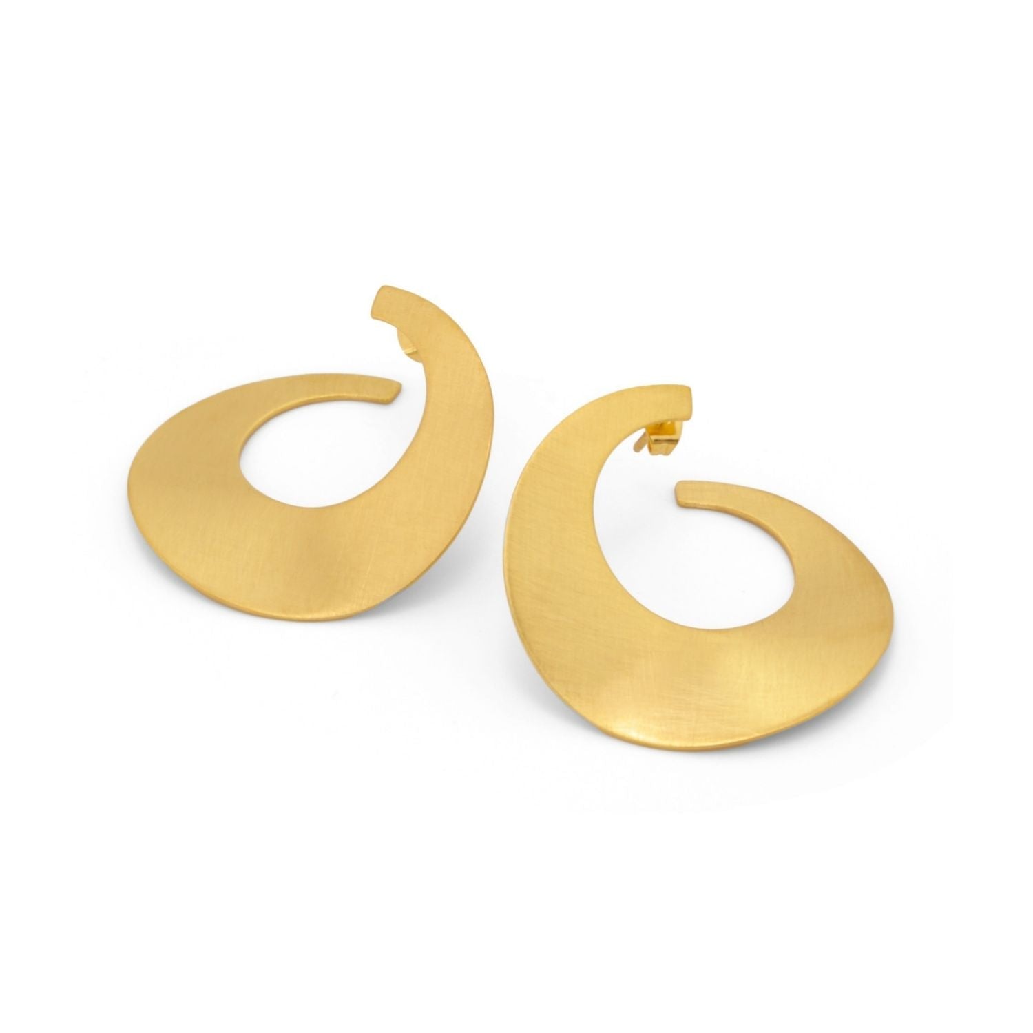 Boucles Courbe en laiton doré à l'or fin, anneaux ouverts au design circulaire.