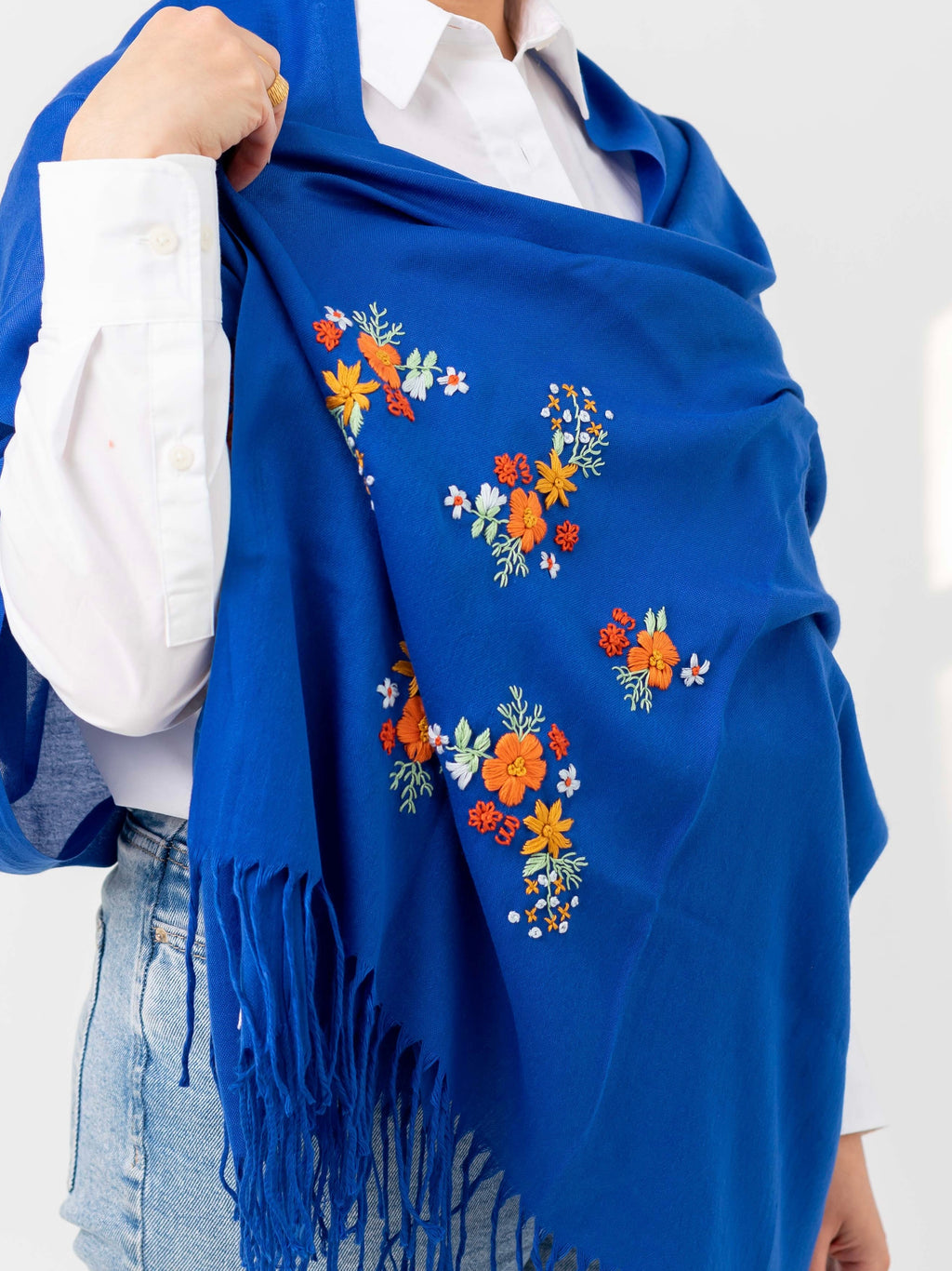 Écharpe Samar brodée sur 1 seul côté portée