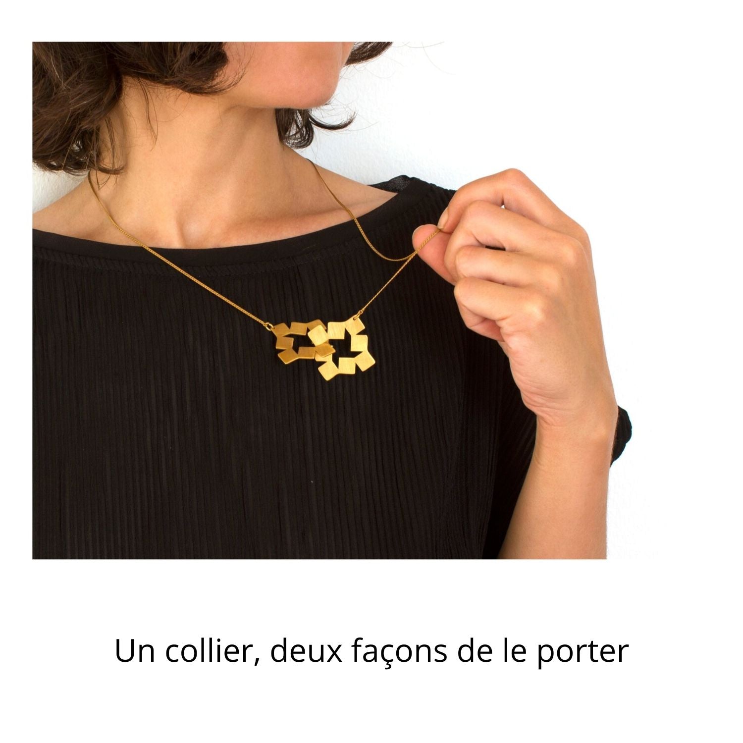 Collier Mosaïque bijou modulable en laiton doré, porté élégant.