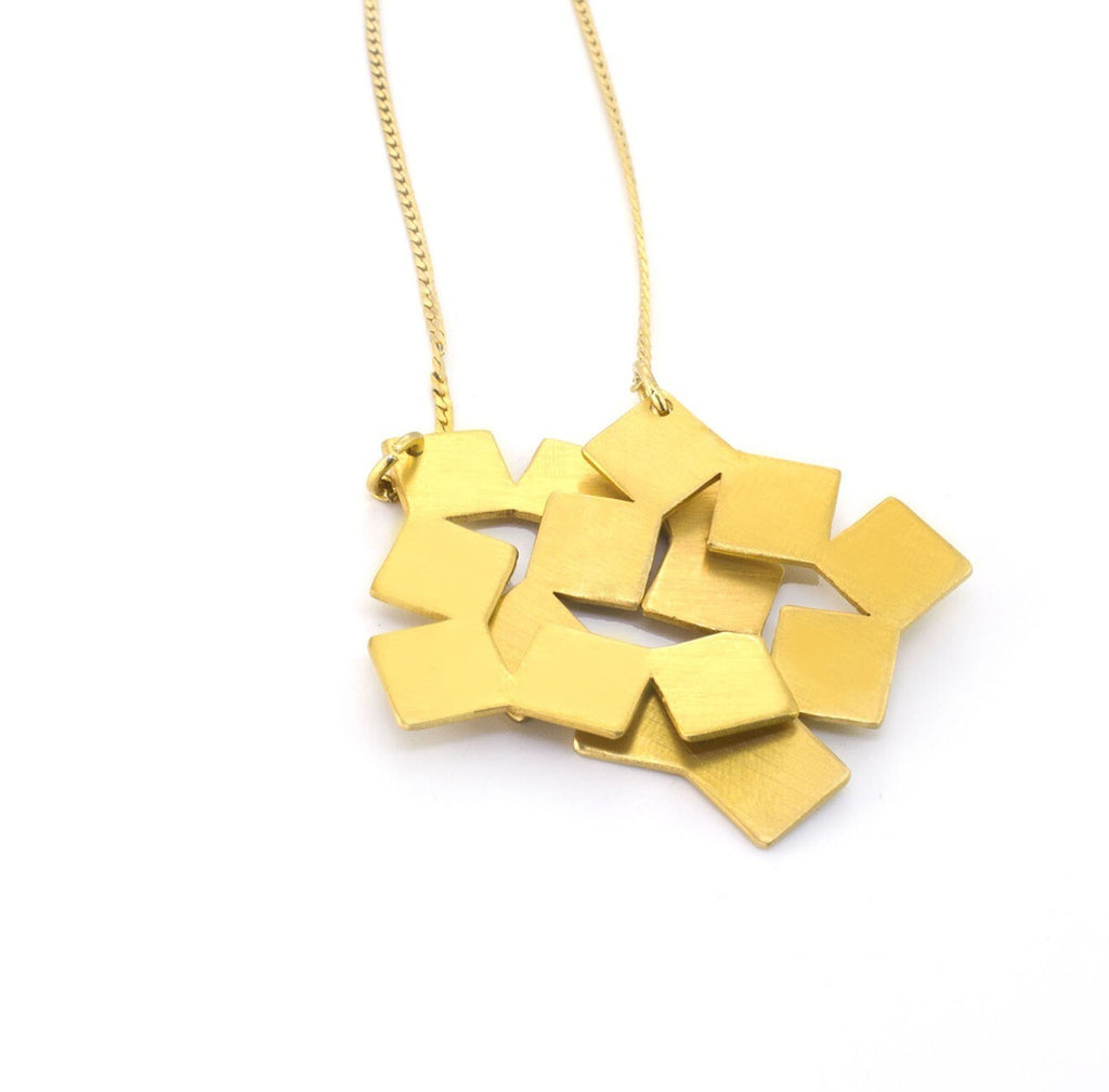 Collier Mosaïque en laiton modulable, formes géométriques assemblées.