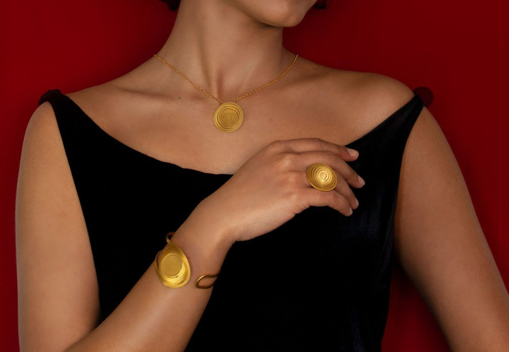 Collier Liquify Orbits