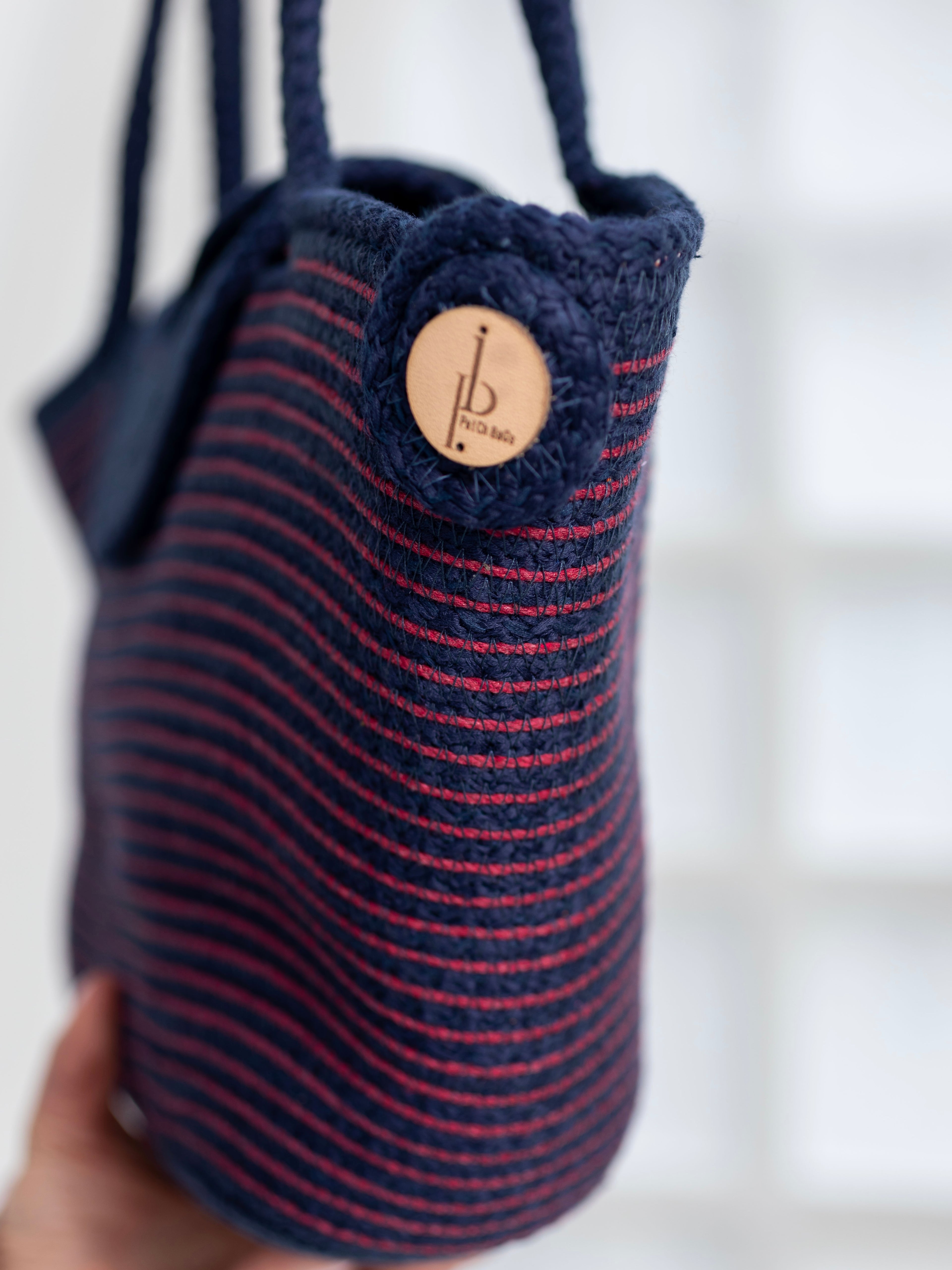 Gros plan sur le logo de la créatrice égyptienne du sac à main Marsa 