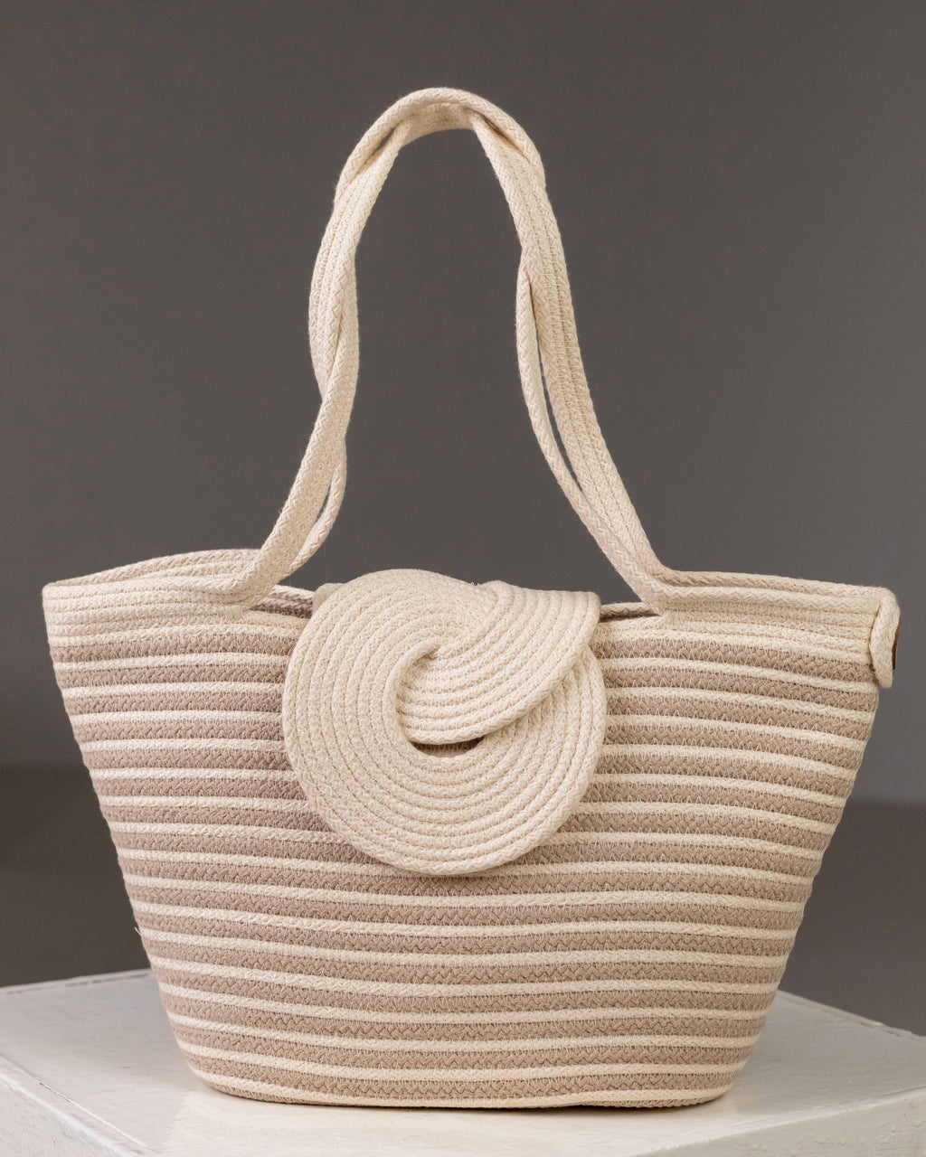 Sac Dahab Niléa rayures blanc et beige sur fond gris